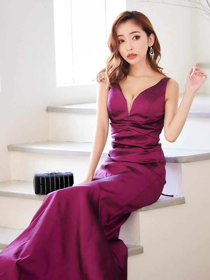 Lサイズあり【UNA VALERIE / ウナヴァレリェ】マーメイド/ Vネック