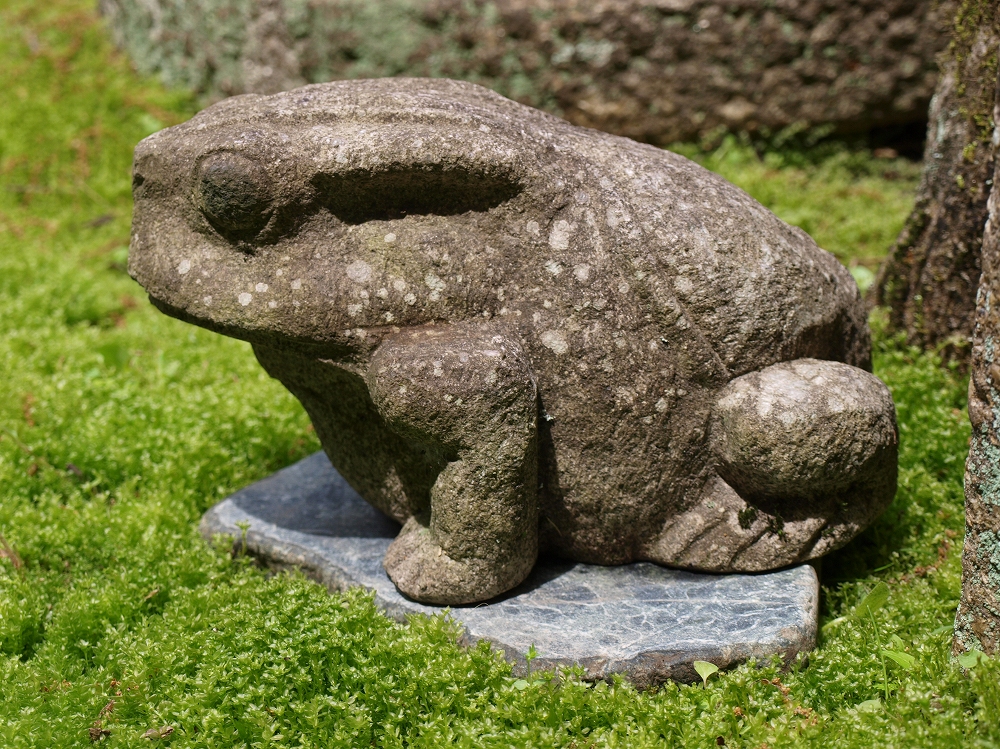 蛙の製品案内愛知県岡崎市の石灯篭・水鉢蹲など石材製品の製造販売杉田