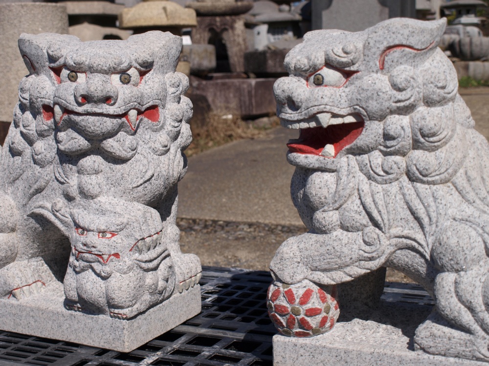 狛犬 子付玉付（中国製）の製品案内愛知県岡崎市の石灯篭・水鉢蹲など