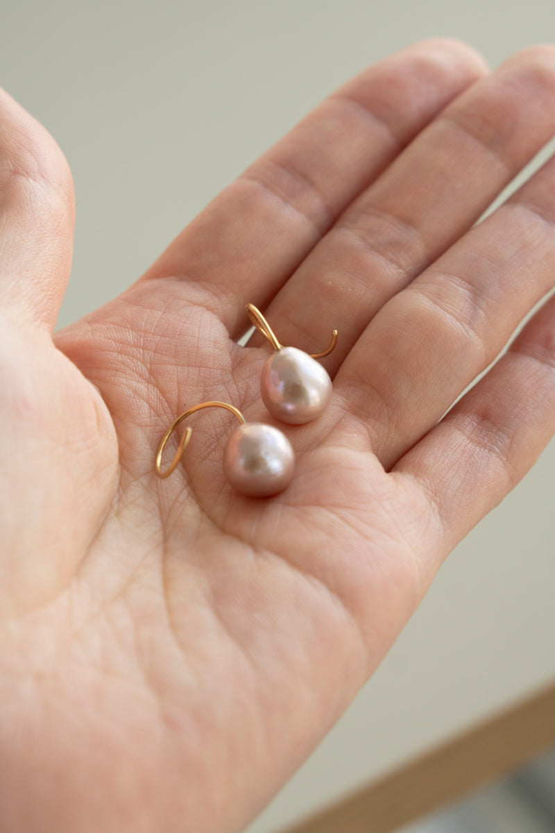 MINIMUMNUTS Fresh water pearl curl pair pierce PK ミニマムナッツ