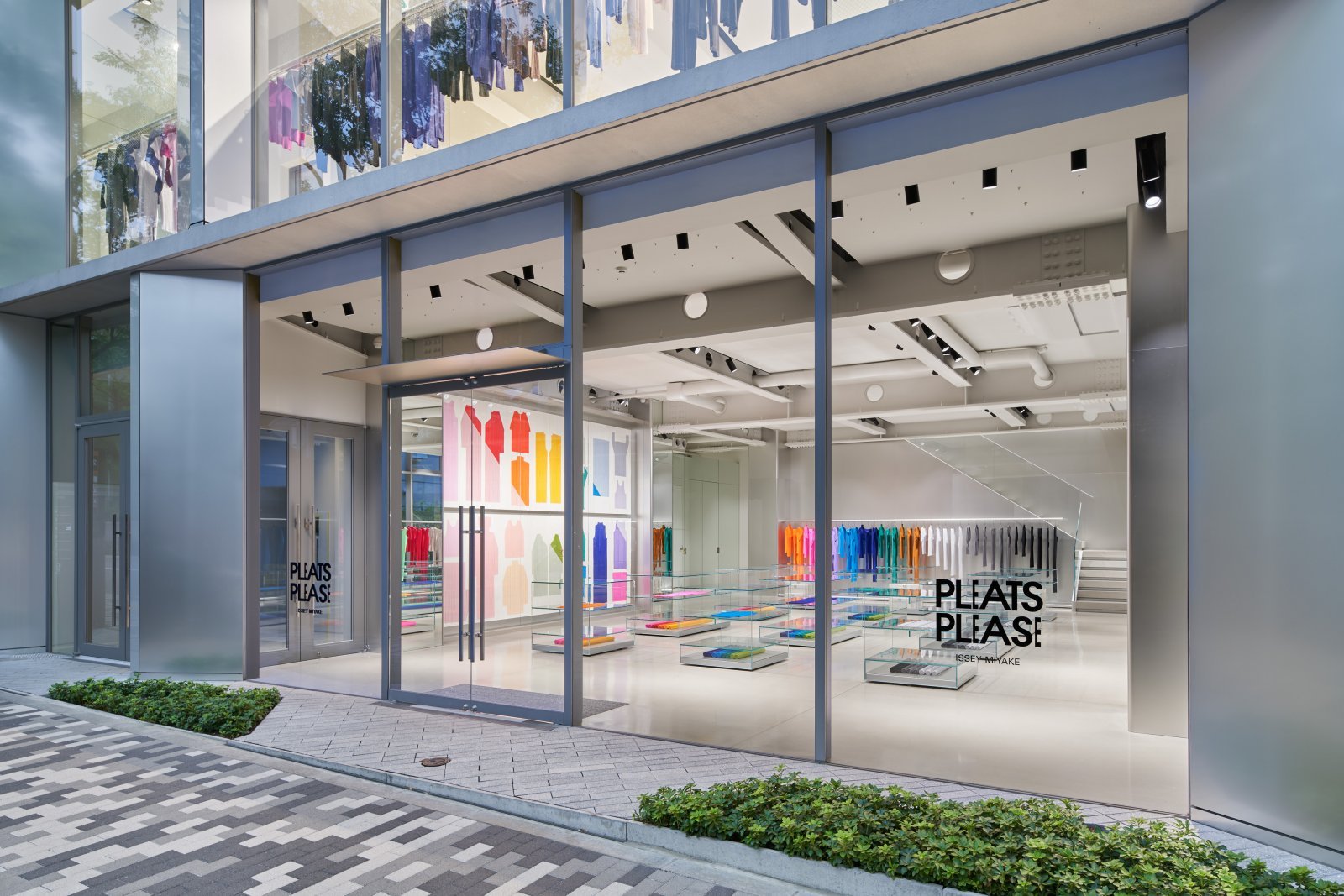 青山の新名所】プリーツ プリーズ イッセイ ミヤケ 青山が移転オープン