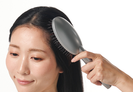 手放せない手軽さ とかすだけで簡単、サラツヤ髪へ 電動ヘアブラシ