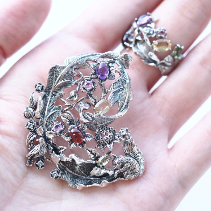 SVウィリアム・モリス リスとナイチンゲールブローチペンダントヘッド