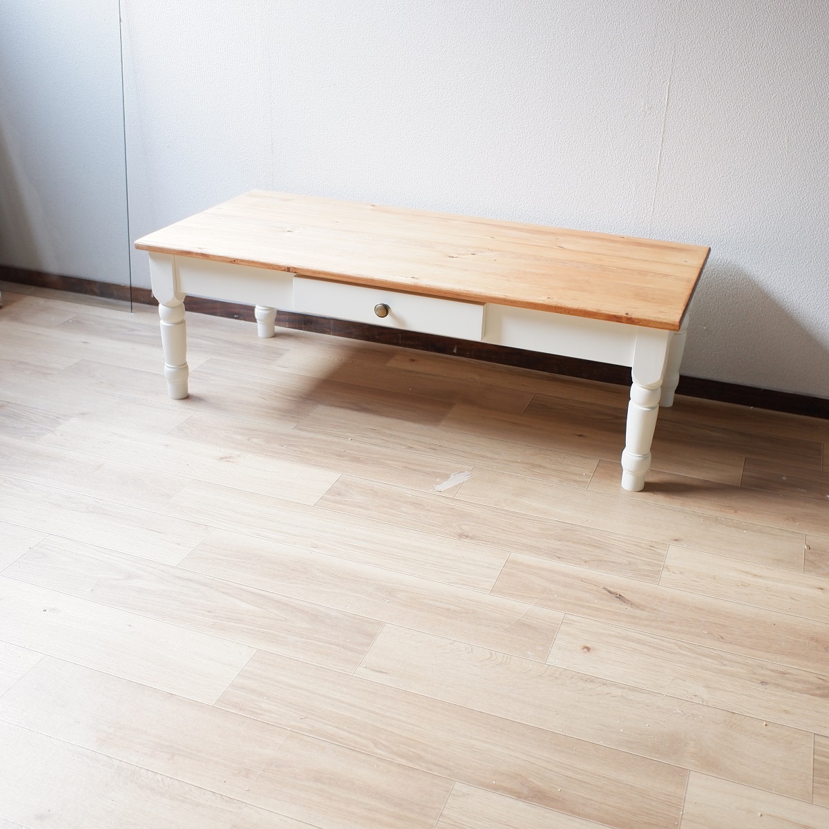 オーダー製作 ろくろ脚のローテーブル ミルキーホワイト×ライト