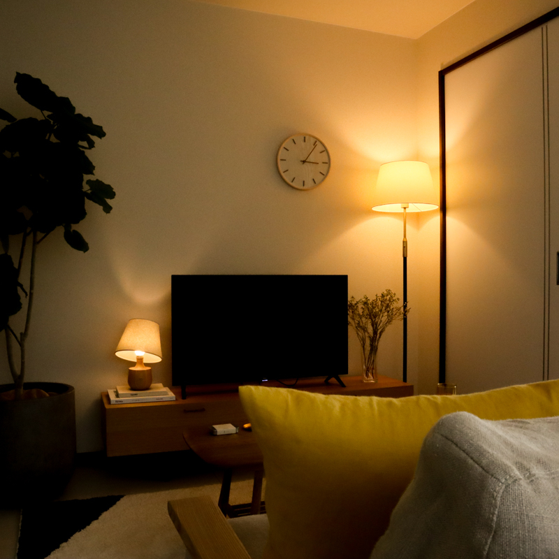 わたしの愛用品-帰宅後のくつろぎ時間が充実フロアライトDeliciaで上質