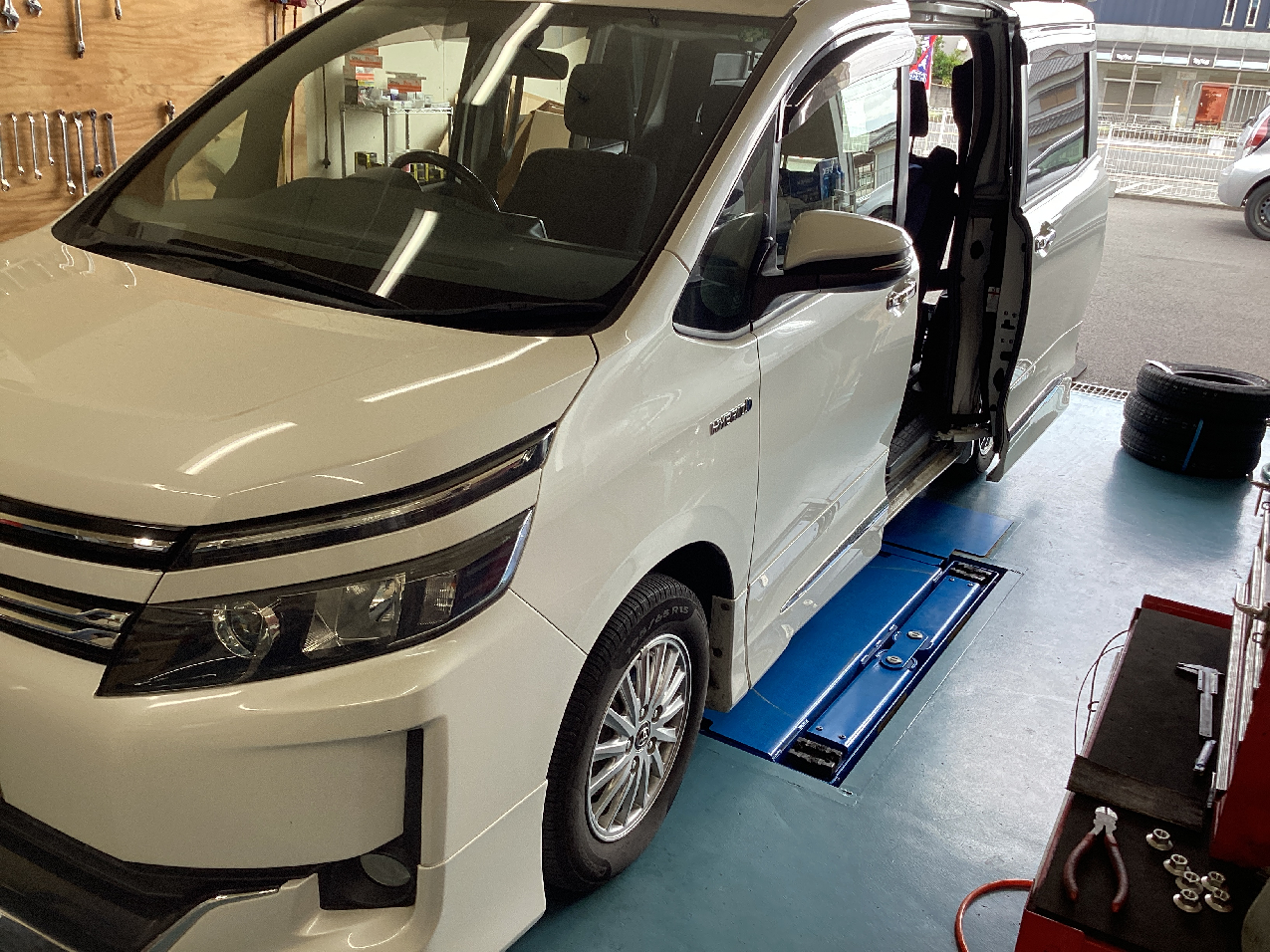 施工事例（車検・整備・修理） : トヨタ ヴォクシー ハイブリッド