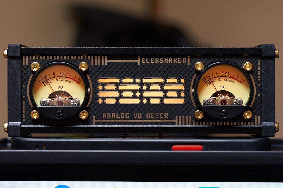 音に合わせてメーターが揺れ動く! スピーカーの近くに置くと楽しい