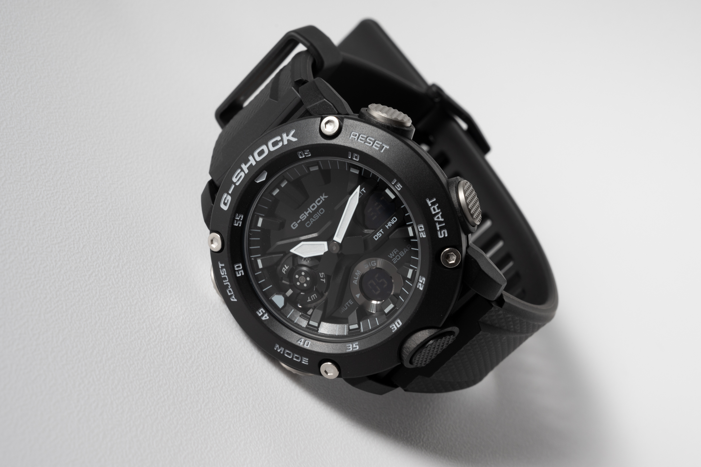 30年ぶりにG-SHOCKを買ってみた。伝統と革新に触れる【いつモノコト