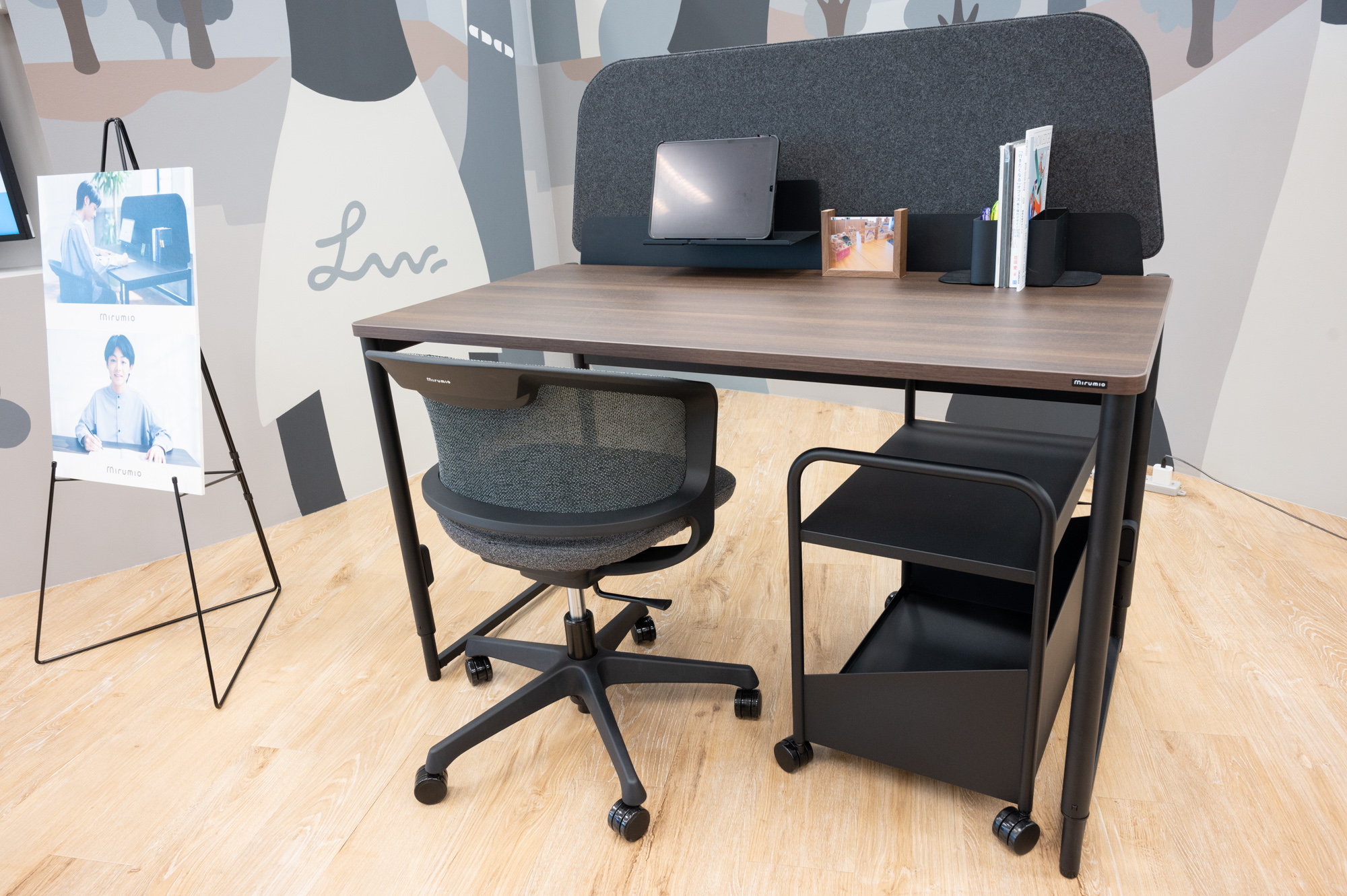 オカムラ、学習家具に参入「mirumio」 子供っぽさ皆無の“大人デザイン