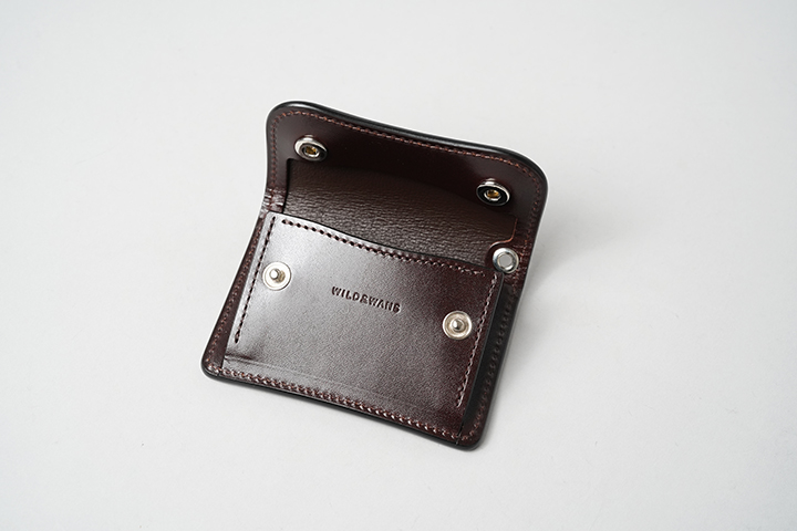 多機能コインケース・SADDLE PULL UP TONGUE (EYELET)についてのお話