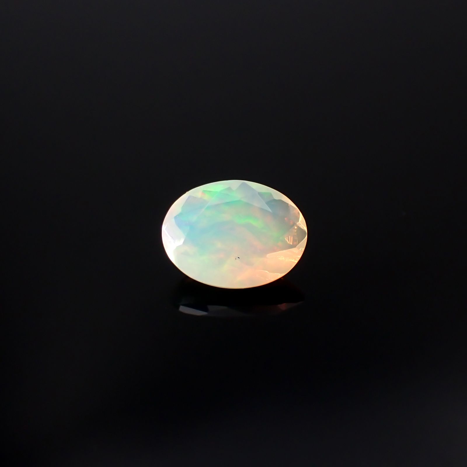 エチオピアオパール エチオピア産 0.52ct / 7.7x5.9mm前後 [240125314