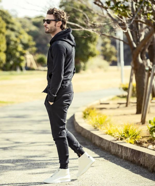 1PIU1UGUALE3 RELAX - ラインストーンサークルロゴスウェットパーカー