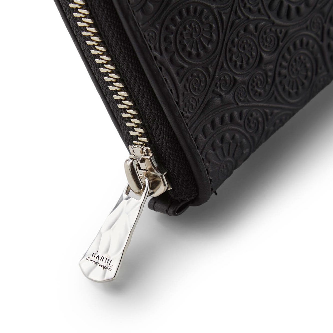 GARNI - Vine Pattern Zip Long Wallet / ブラック | Tempt