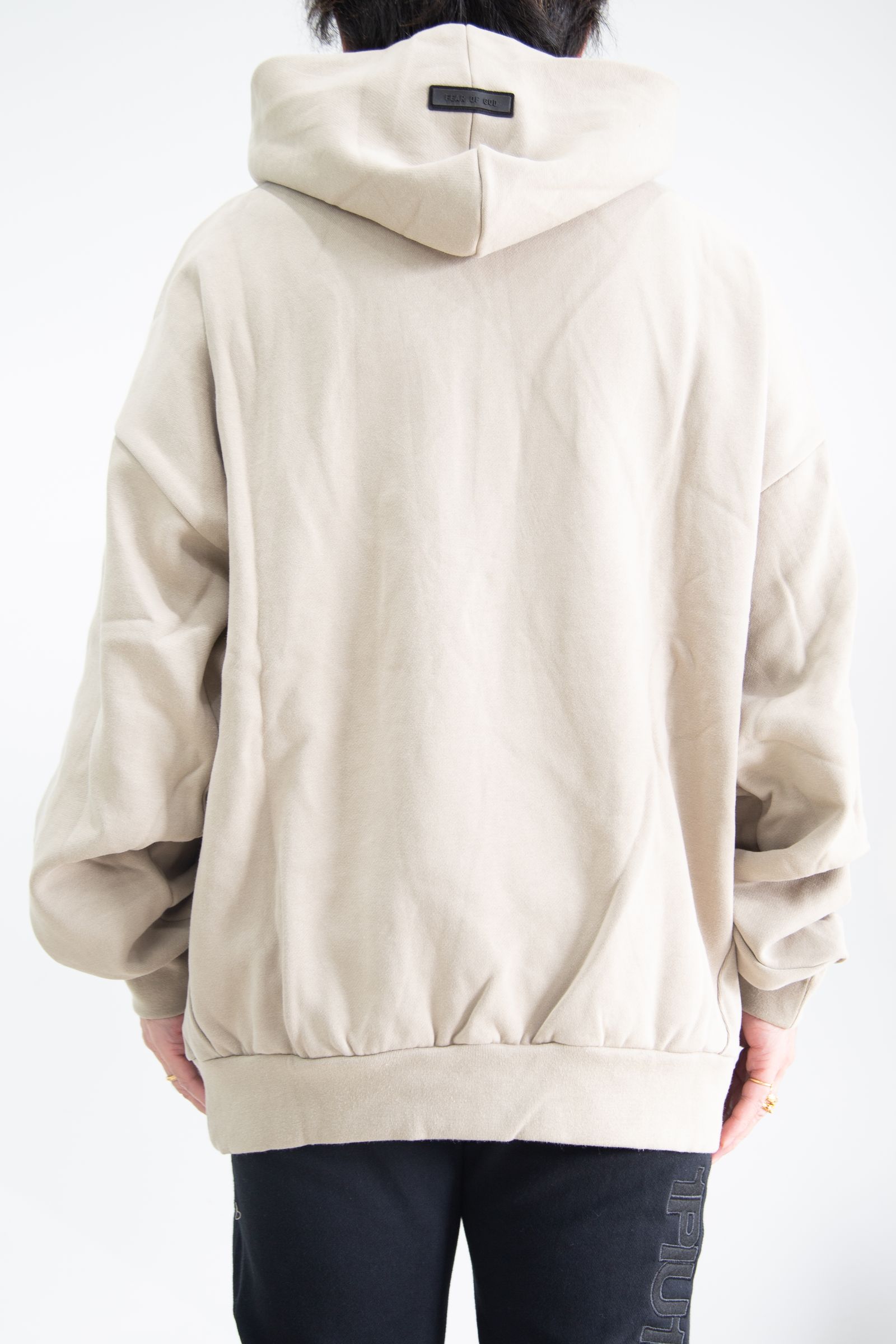 FOG ESSENTIALS - 23SS FRONT LOGO SWEAT HOODIE / ダスティベージュ