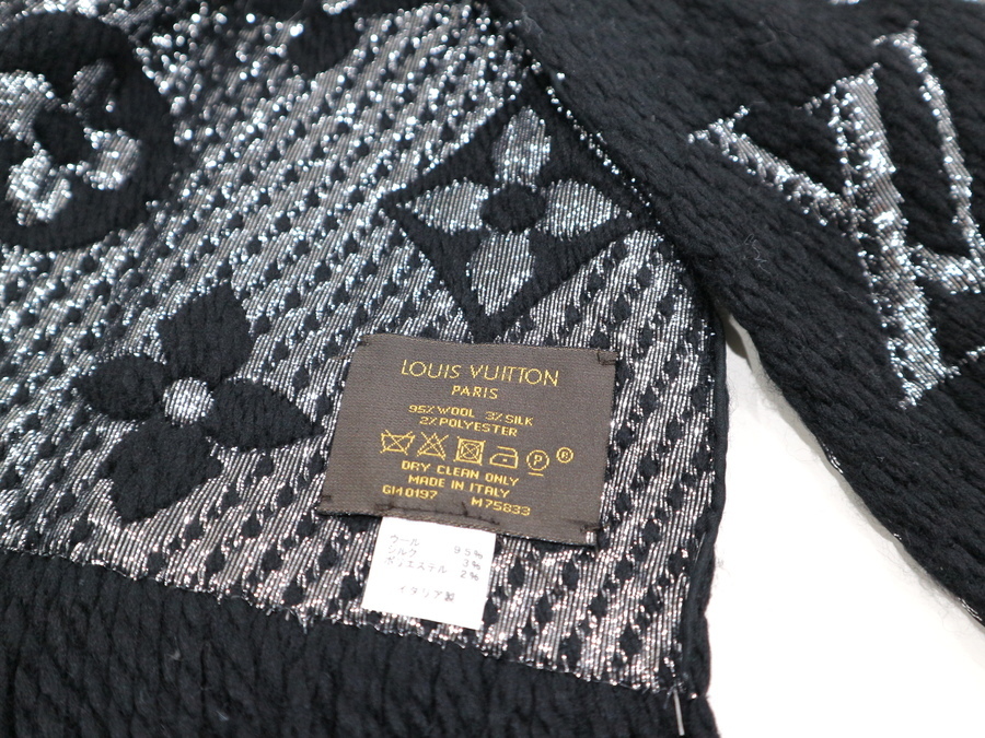 LOUIS VUITTON（ルイヴィトン）マフラー「エシャルプ・ロゴマニア