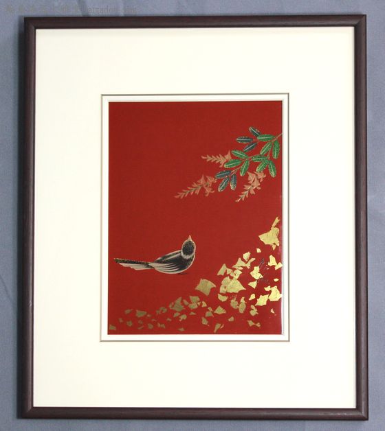 漆額・萩に小鳥蒔絵は、鮮やかな朱塗りに、愛らしい小鳥と色漆の萩を