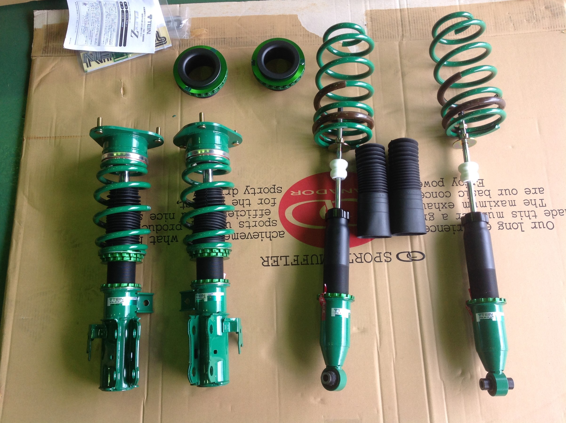 サービス事例】 【トヨタ プリウスα】 TEIN FLEX Z 車高調取り付け