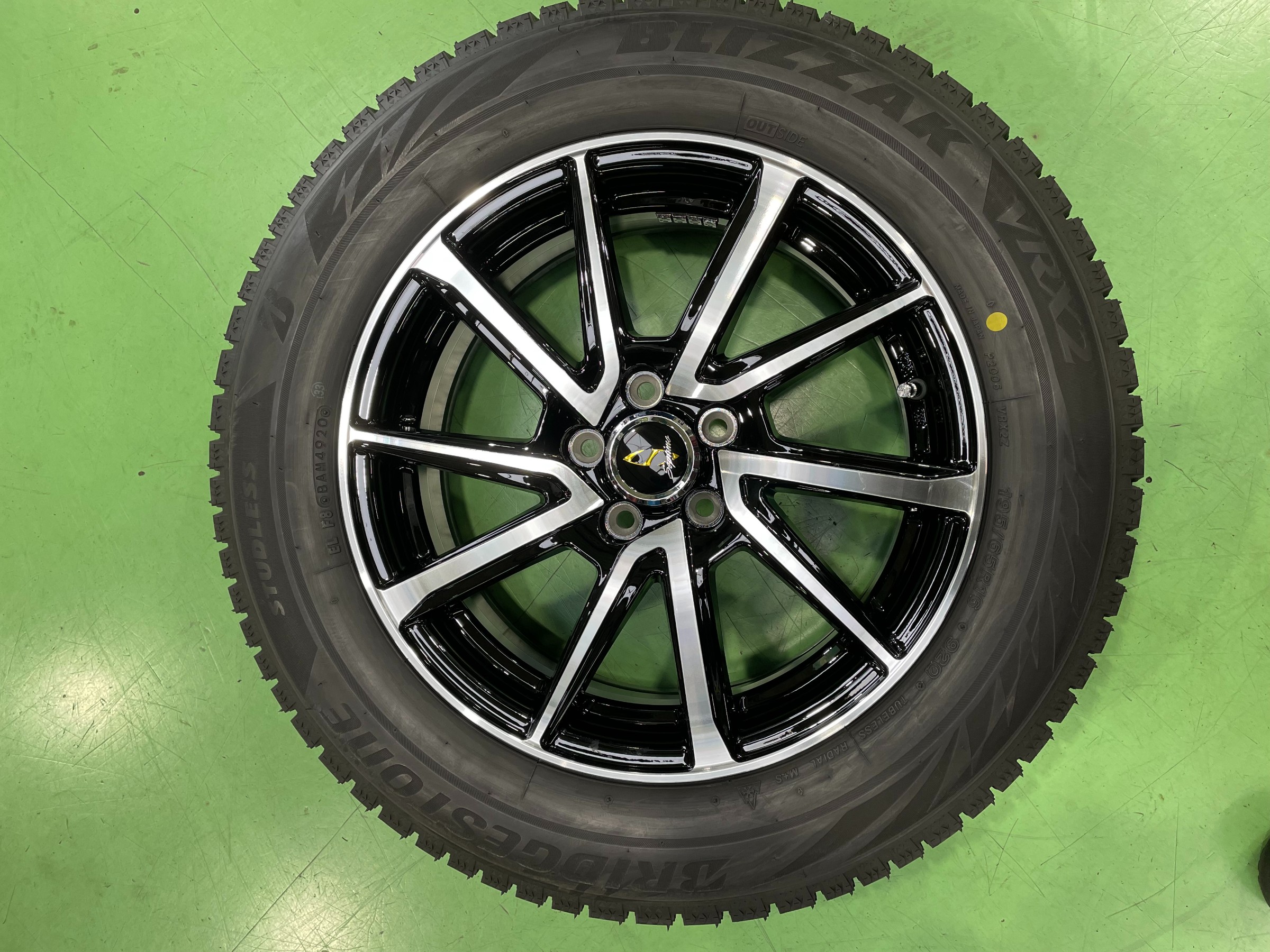 スタッドレスタイヤは当店にお任せ！本日のタイヤ交換【トヨタ ライズ