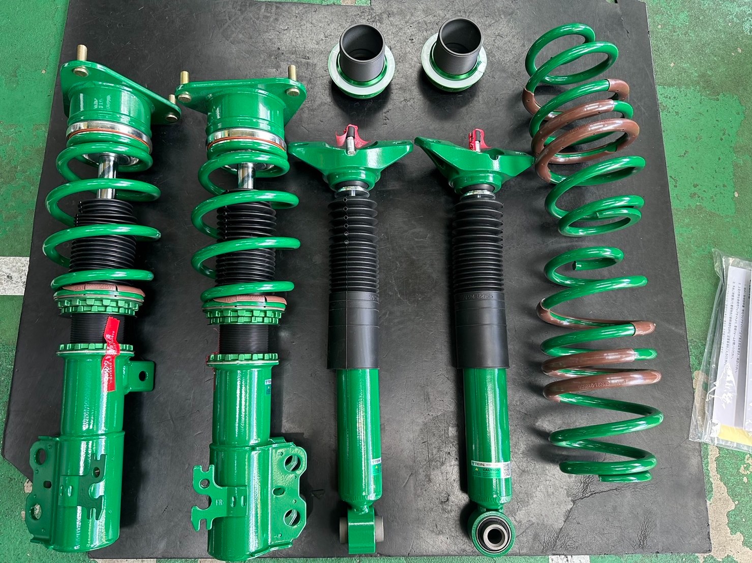 50プリウスにテイン車高調(FLEX-Z)、ホイール(シュタイナーFTX)を装着