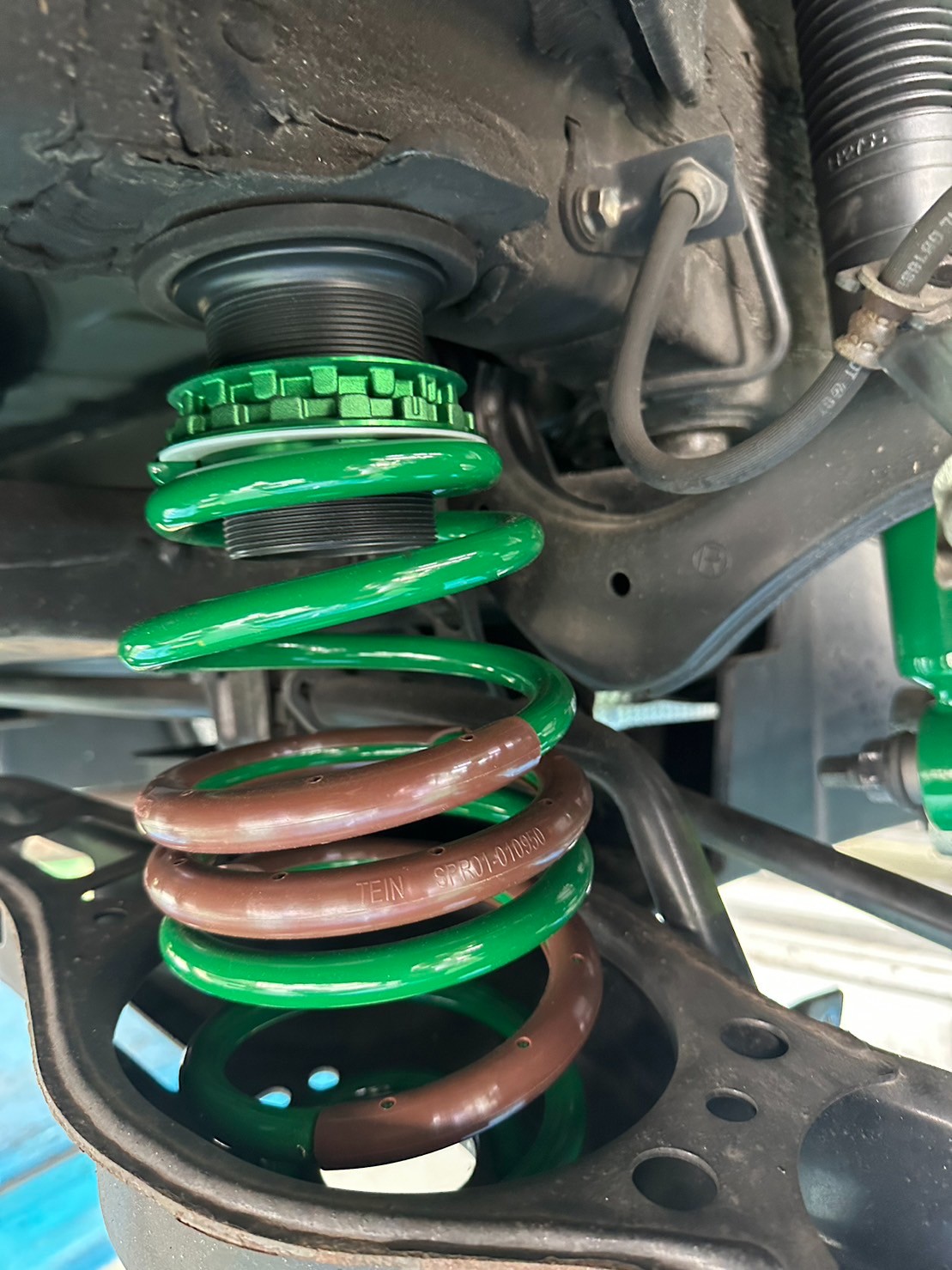 50プリウスにテイン車高調(FLEX-Z)、ホイール(シュタイナーFTX)を装着