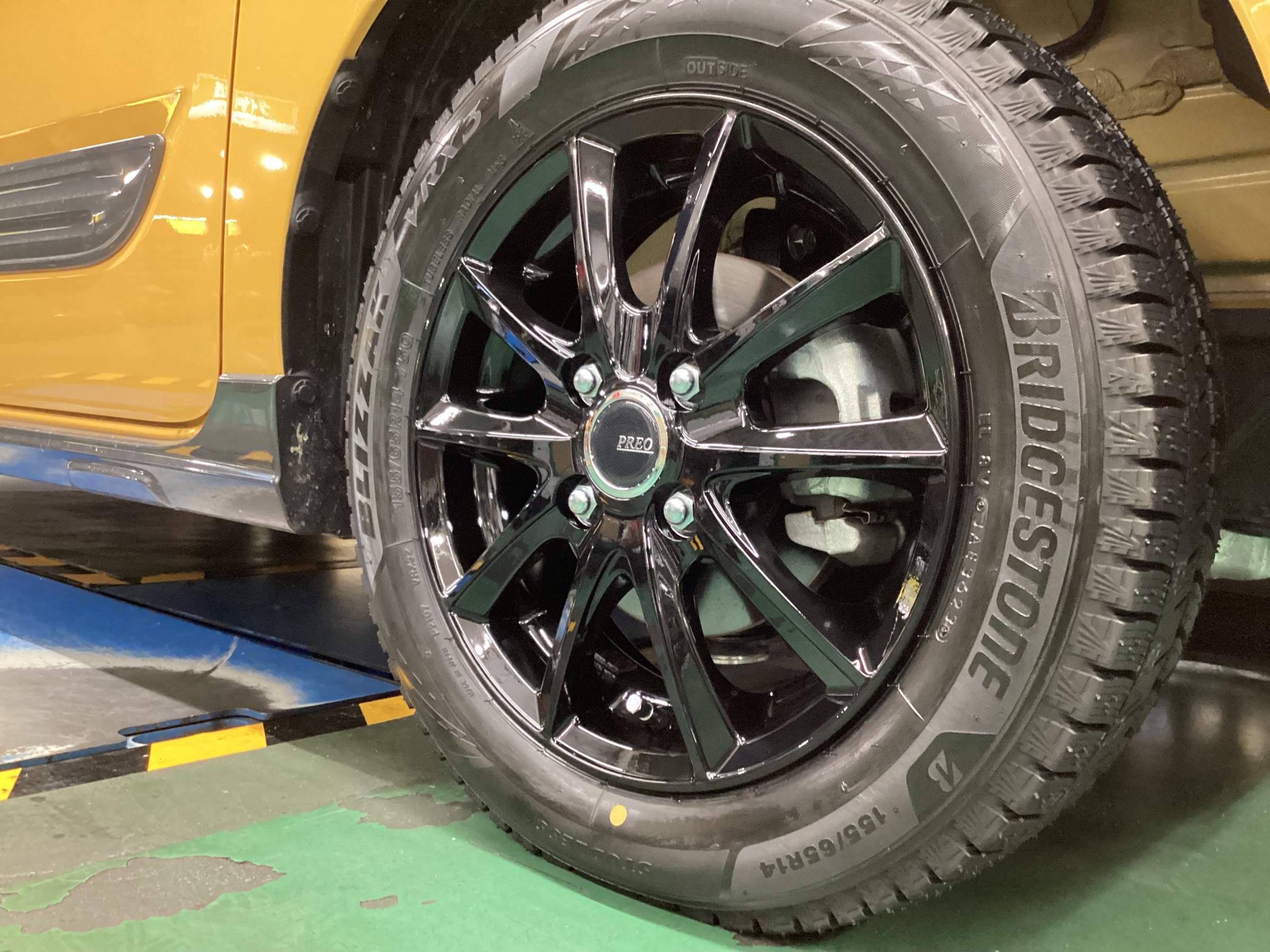 スズキ・スペーシアギア】スタッドレスタイヤ（ブリヂストン BLIZZAK