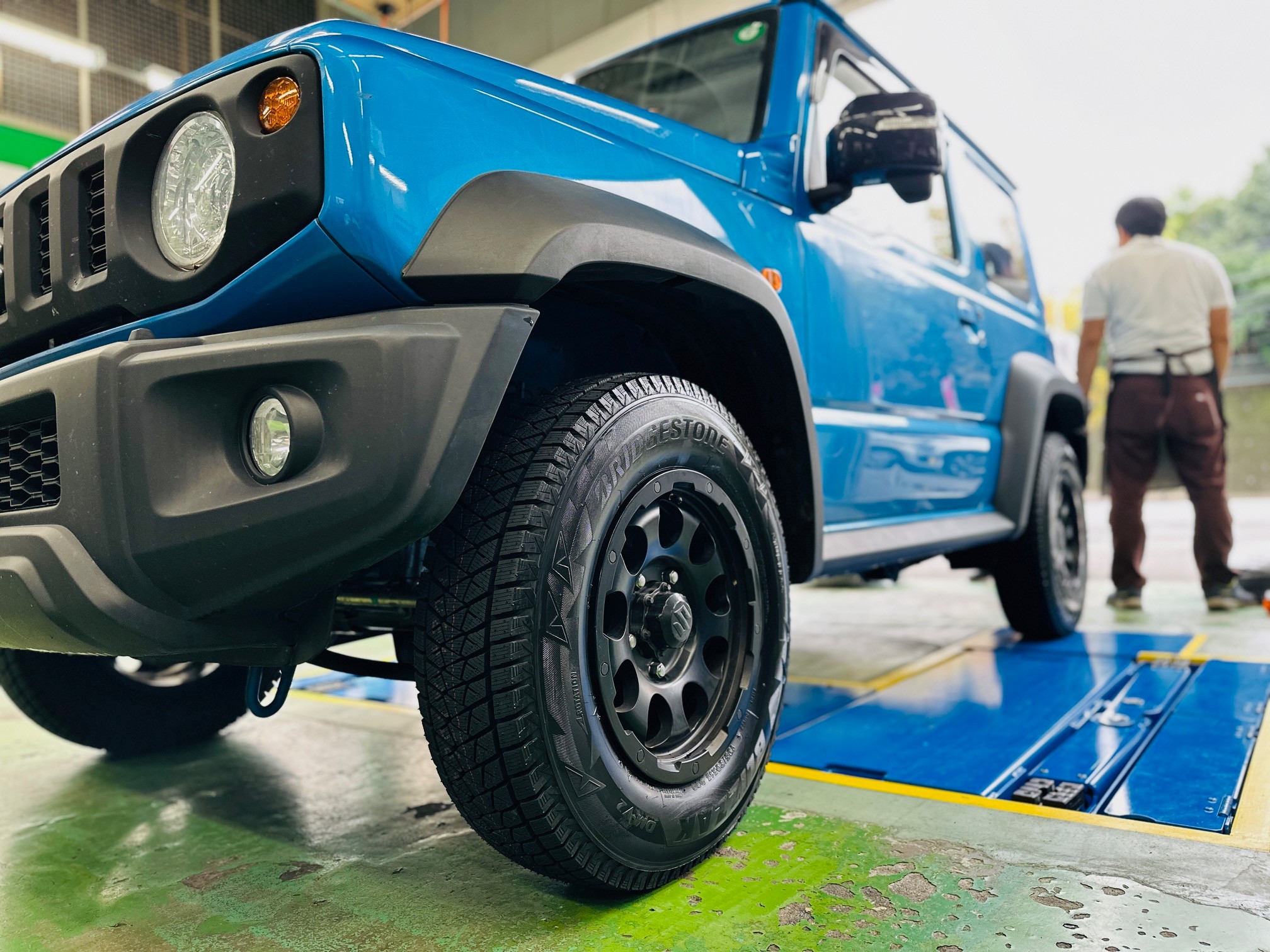 ジムニーシエラ スタッドレスDM-V2 取付 | 店舗おススメ情報 | タイヤ