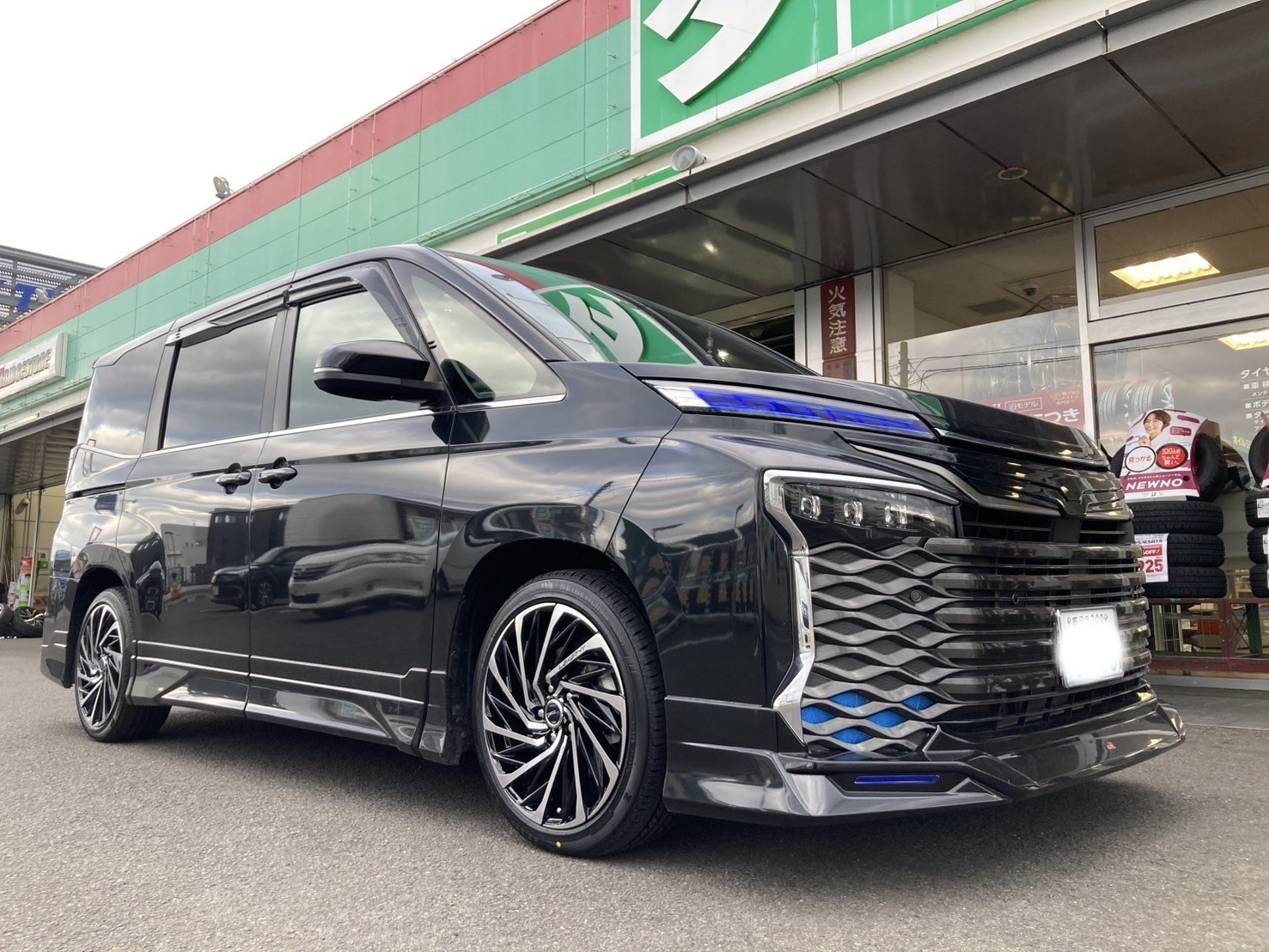 アルミホイール・タイヤセット ロクサーニテンペストタービンVX＆