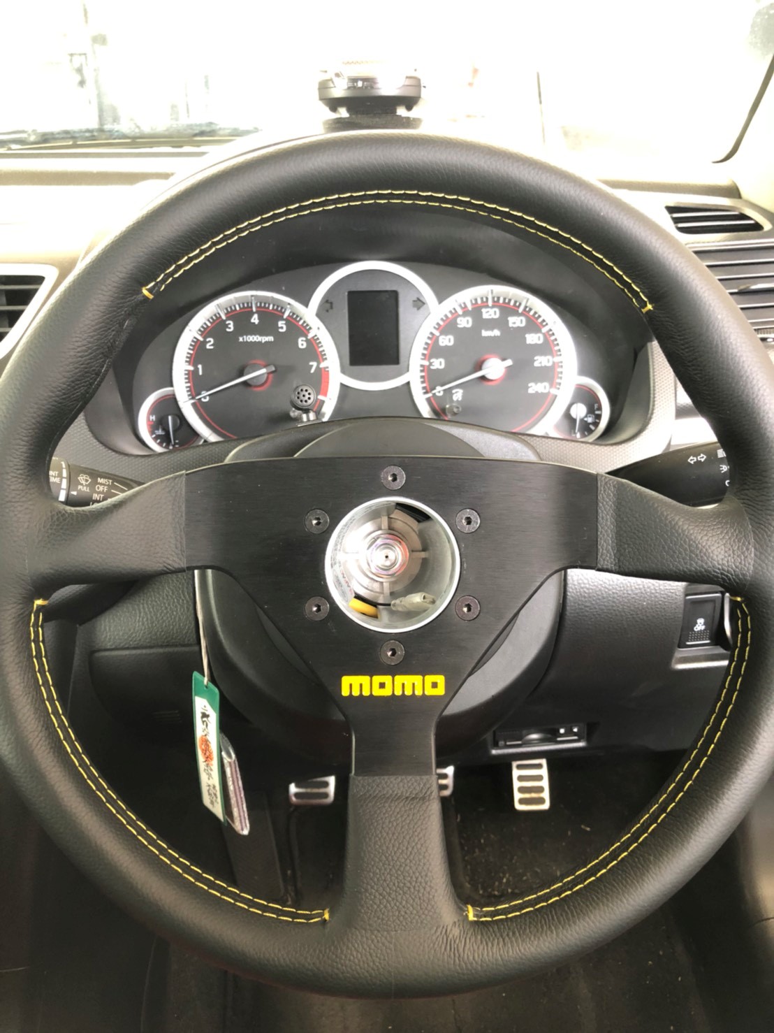 スイフトスポーツ ハンドル交換 MOMO ベローチェ | 店舗おススメ