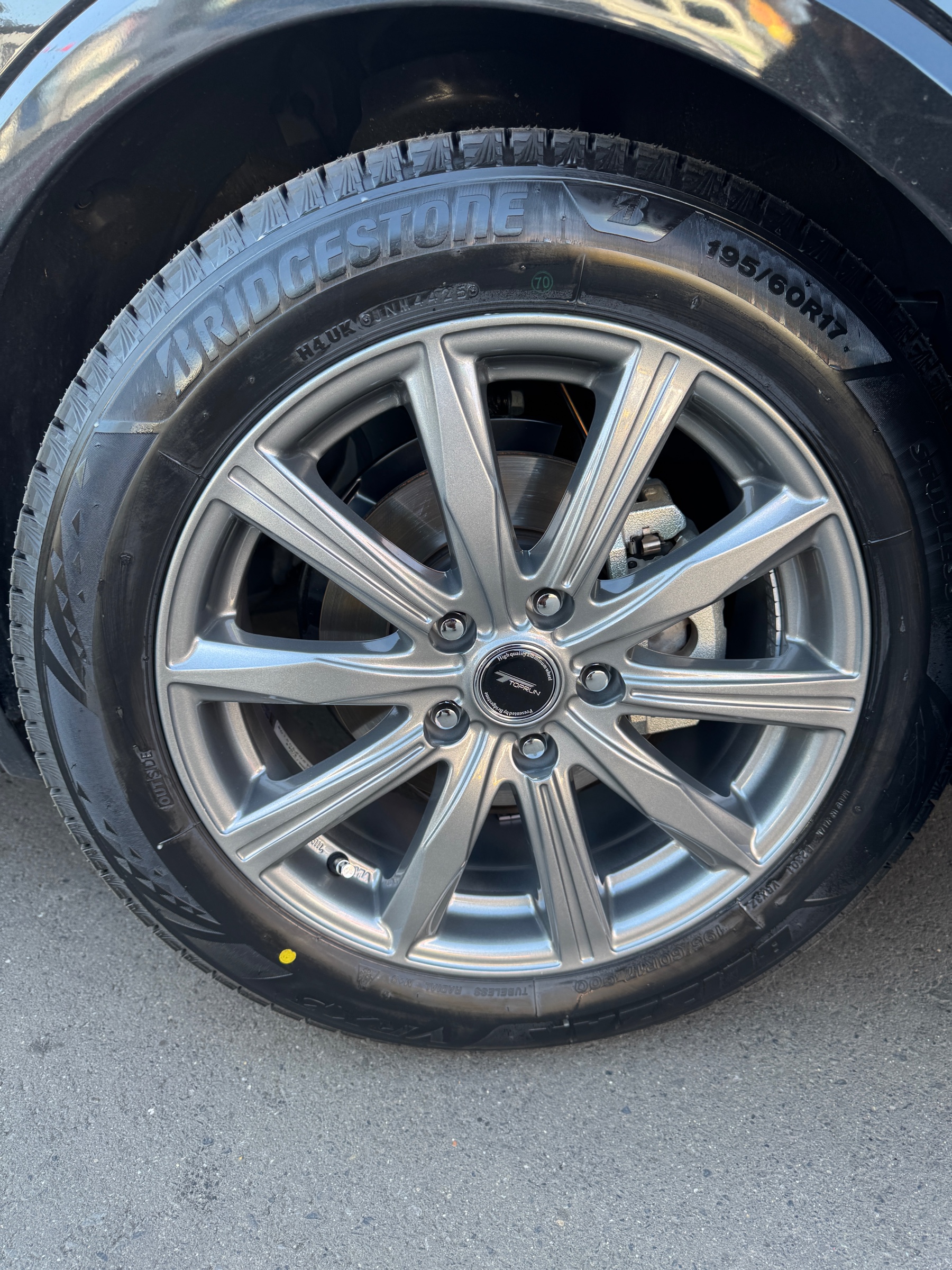 トヨタ 60 プリウス】スタッドレスアルミセット取り付けです！ | 店舗