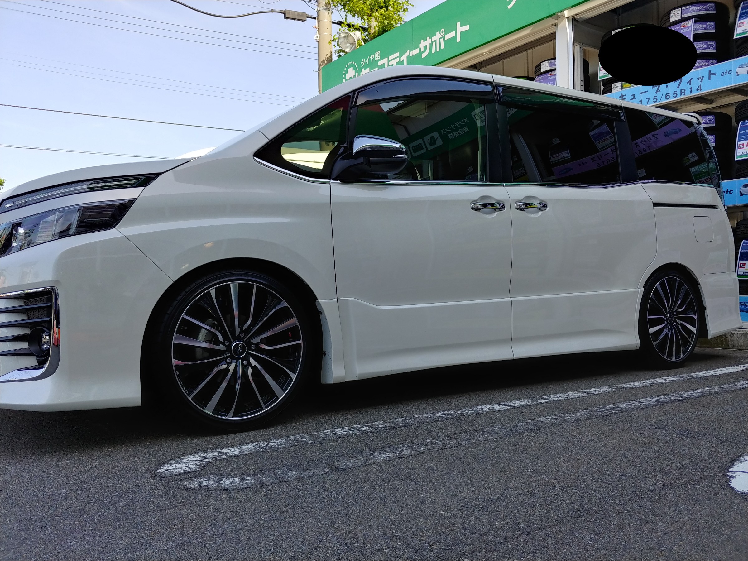 トヨタ 80ヴォクシー マイナー前 19インチタイヤ＆ホイール シルク