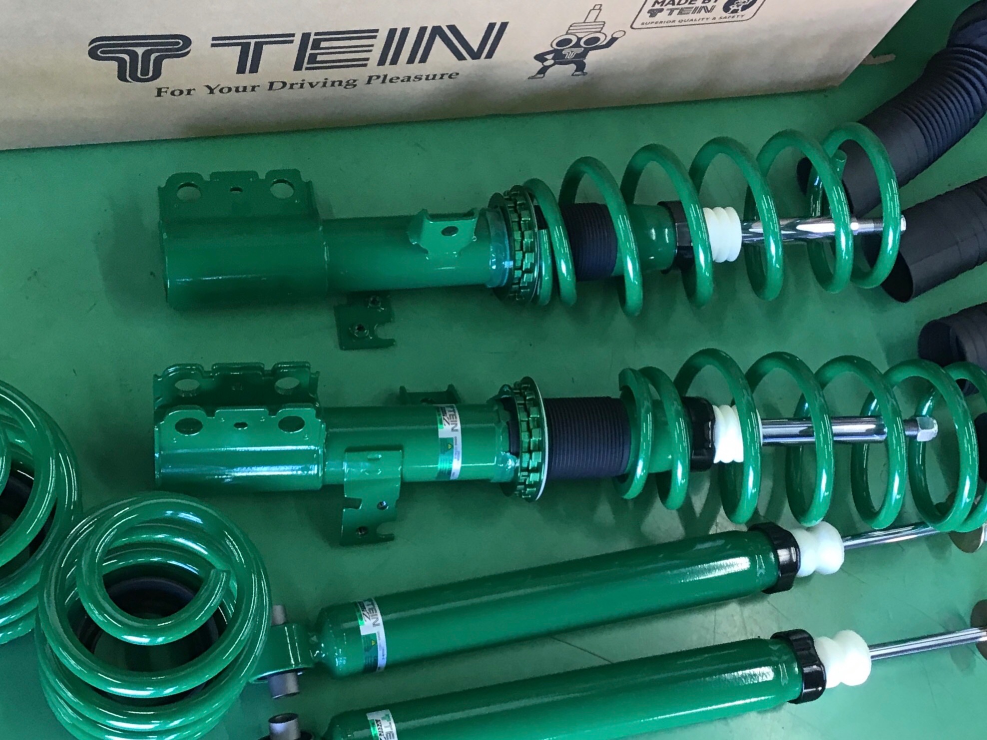 トヨタ VOXY『ZZR80W』TEIN車高調 STREET BASIS Z 取付 | 店舗おススメ