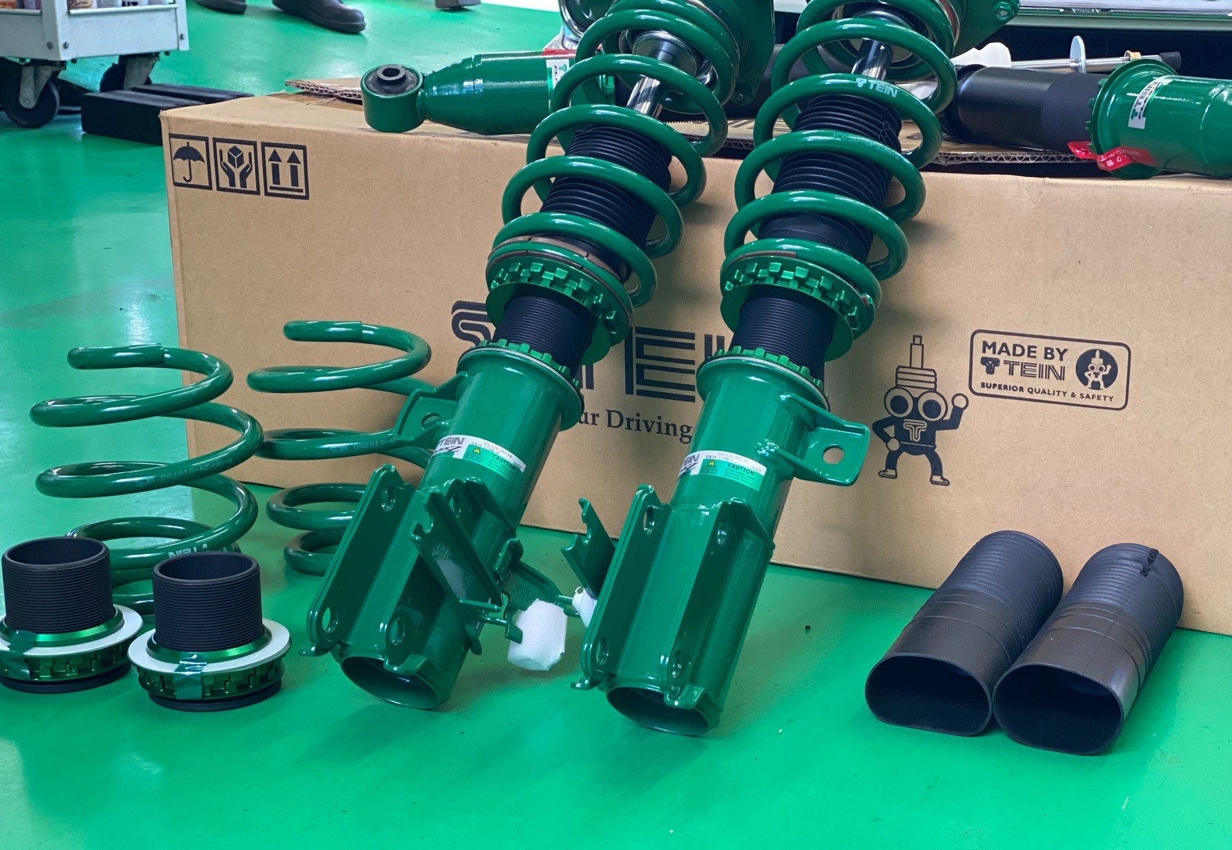 日産セレナ（C26） TEIN FLEXZ 車高調取付 | 店舗おススメ情報