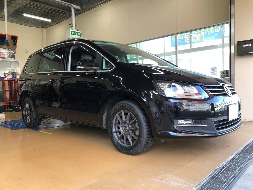 フォルクスワーゲン シャランにスタッドレスタイヤを装着 | 店舗お