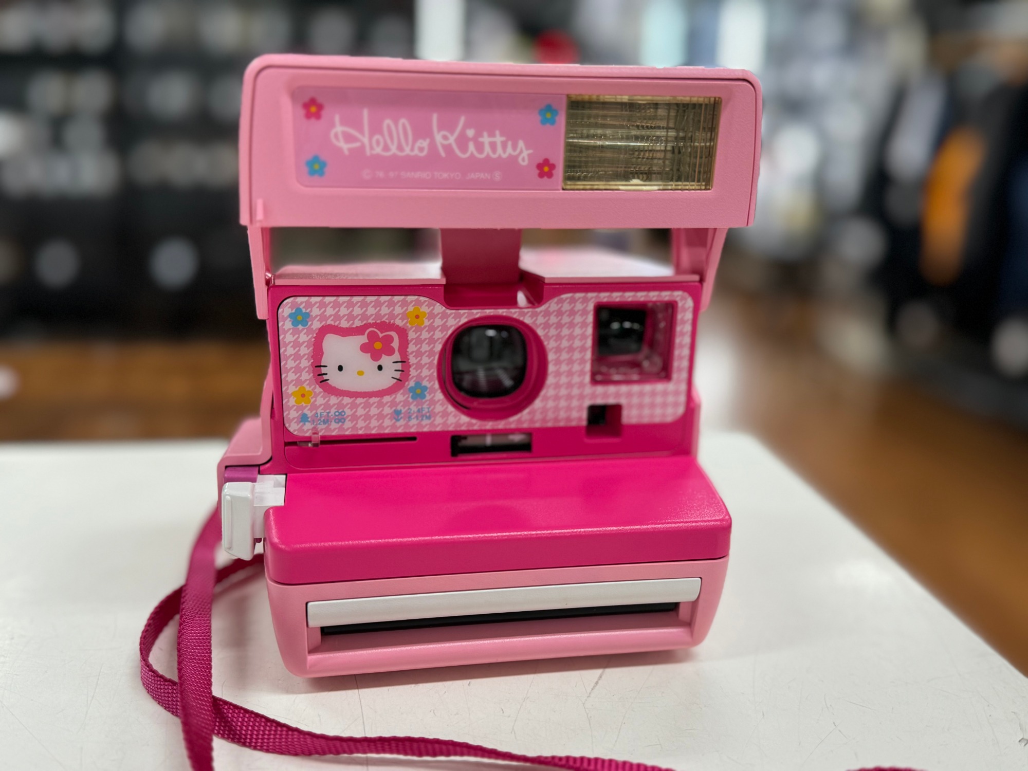 50周年を迎えたHELLO KITTY(ハローキティ)のポラロイドカメラが新入荷