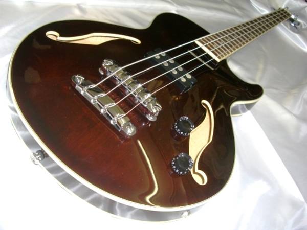 Ibanez製のセミアコベースAGB140が入荷致しました！｜2015年07月30日