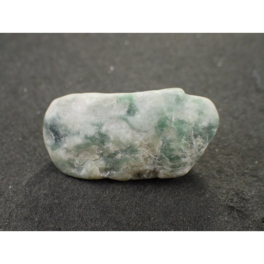 最高品質ヒスイ輝石(Jadeite) 新潟県糸魚川市青梅町 産 ｜石の販売専門