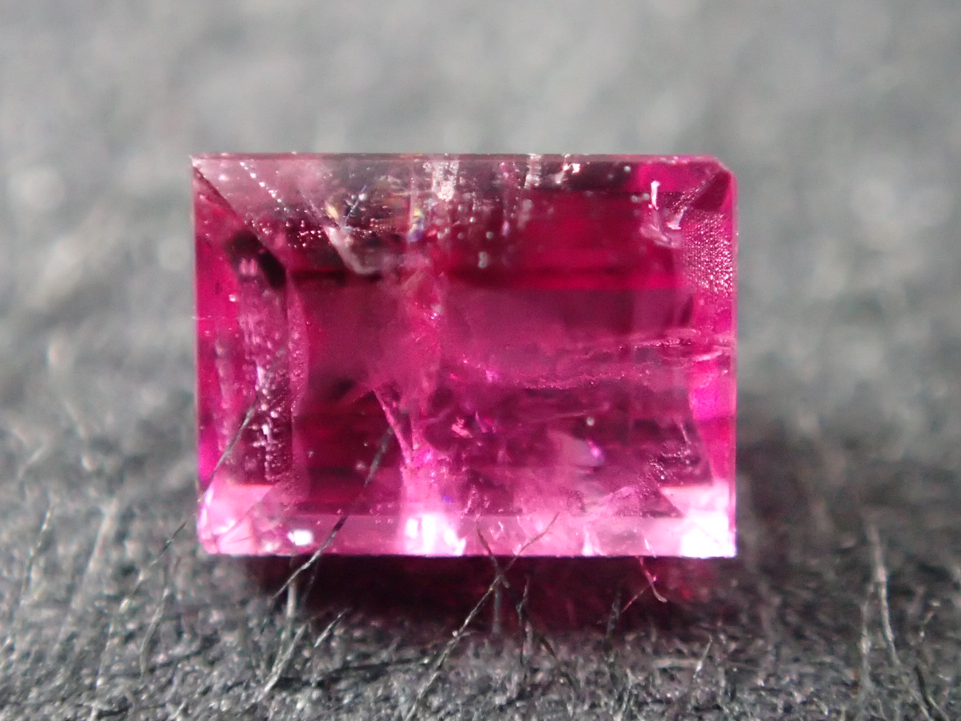 最高品質天然レッドベリル(Red Beryl) エメラルドカット Wah Wah Mtns