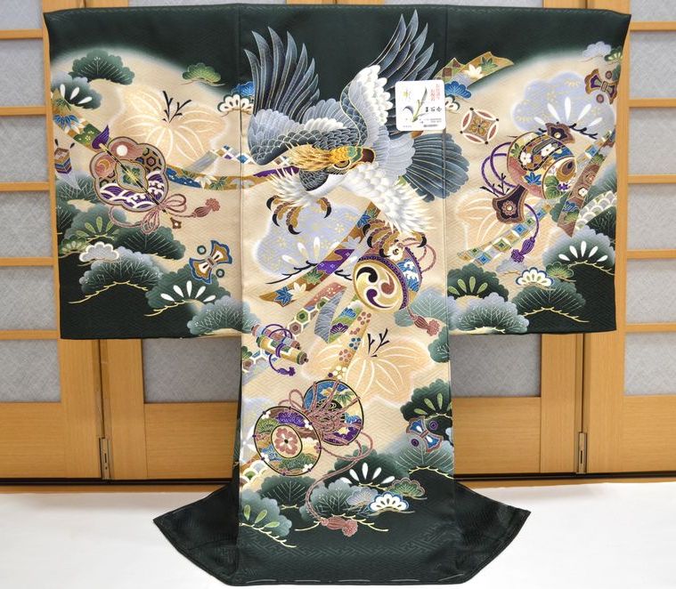 お宮参り 赤ちゃん着物 男の子 産着 初着 鷹 刺繍 松 （緑地） om-m
