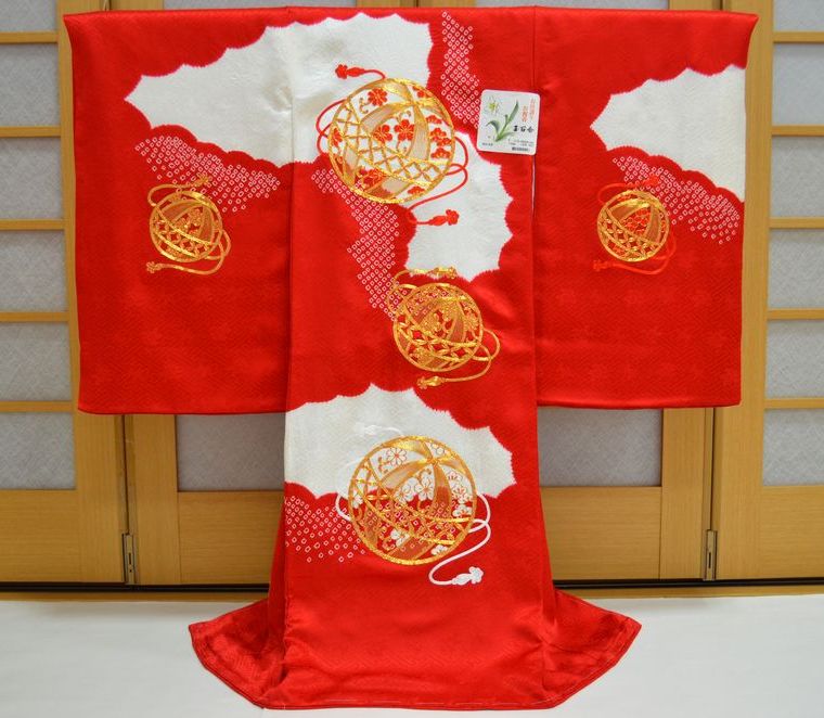 お宮参り 赤ちゃん着物 女の子 産着 手鞠 金駒刺繍 本絞り om-l-591