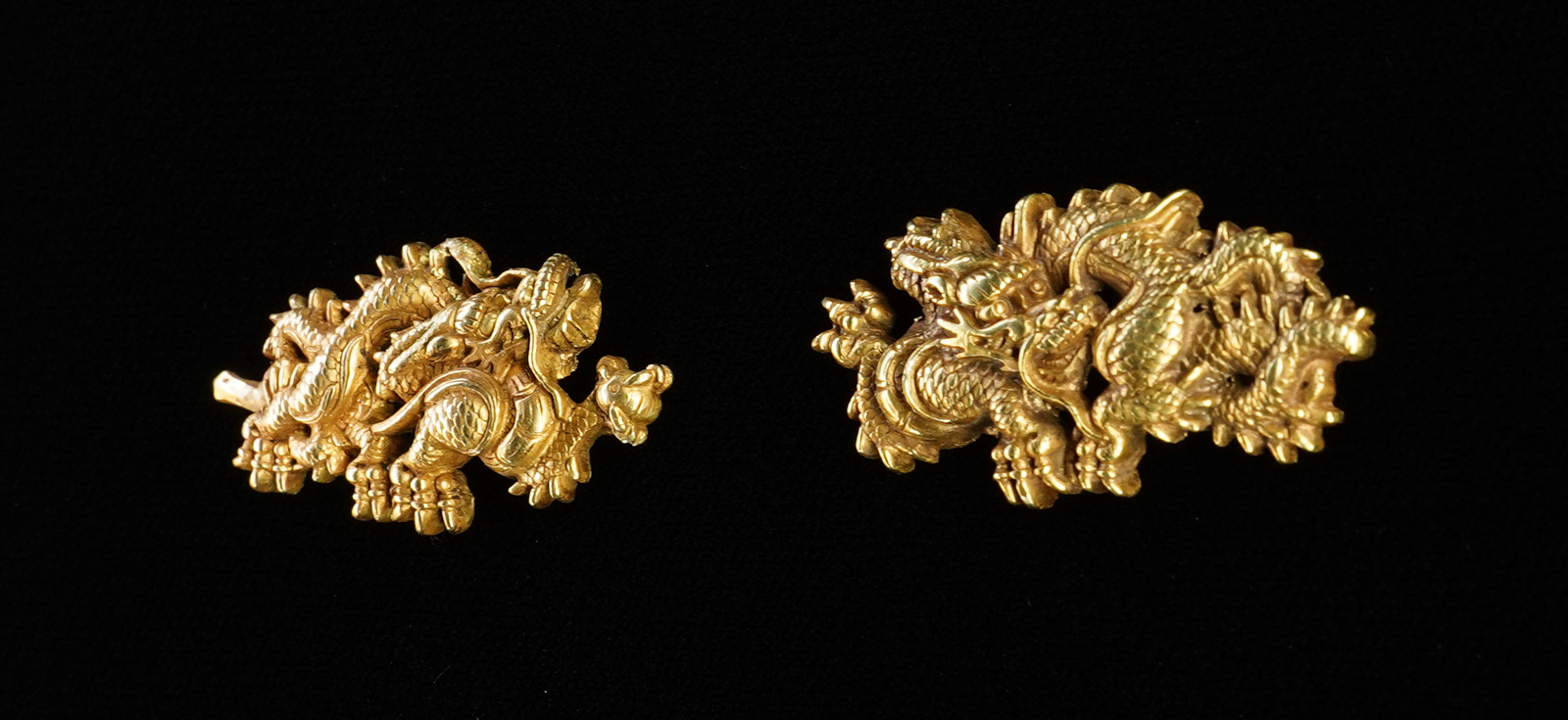 目貫: 這龍図（金無垢）無銘 古後藤 <span style=