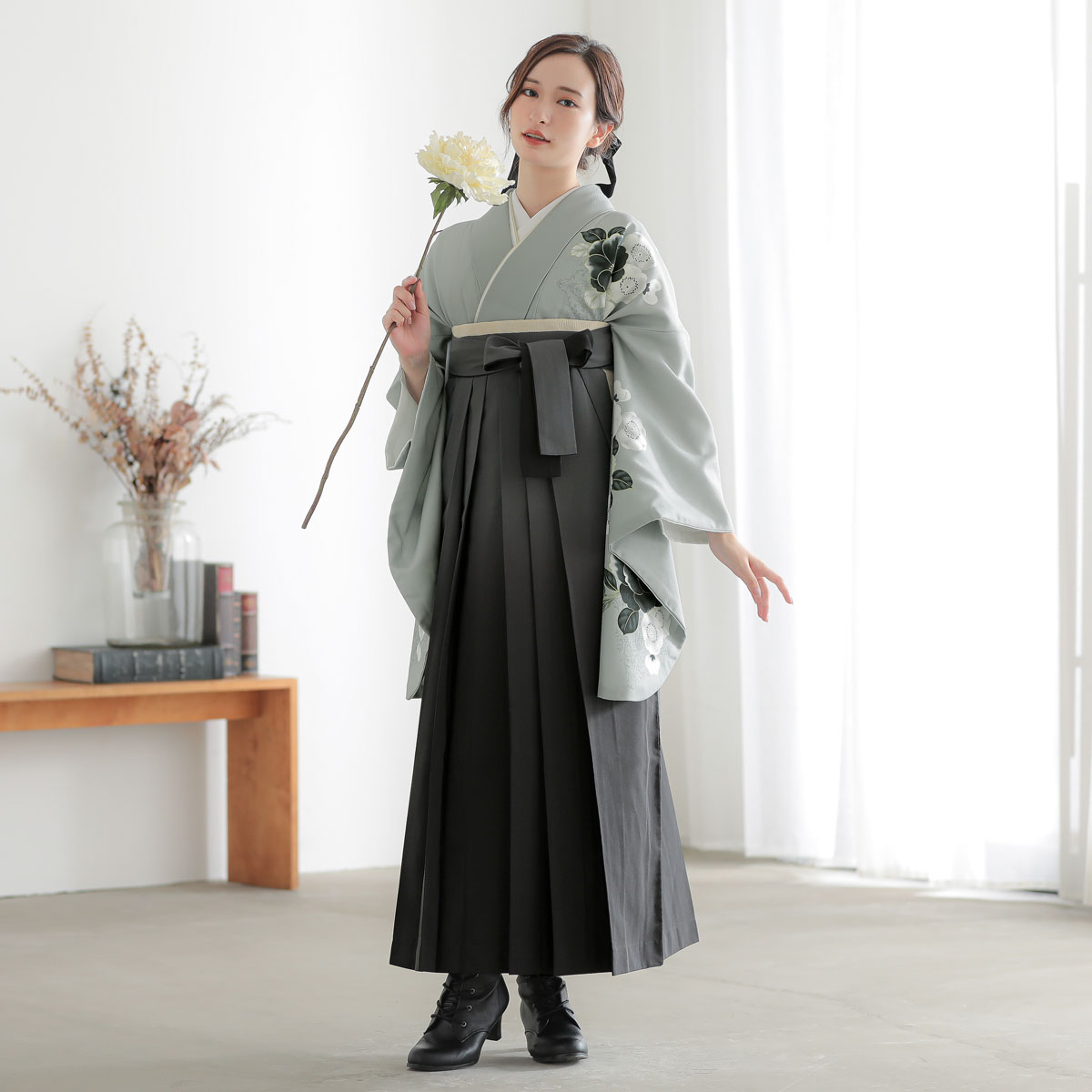 二尺袖袴：G989 グレー 椿に梅│ 袴レンタル │ 京都着物レンタル夢館