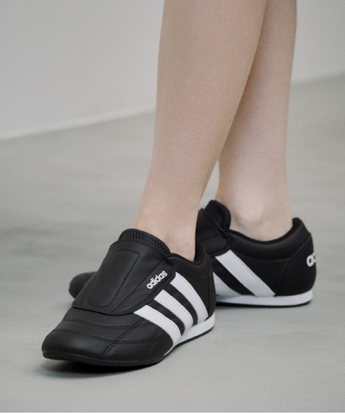 adidas（アディダス） スニーカー TEKWEN テクウェン JS3871 CORE/FTWR