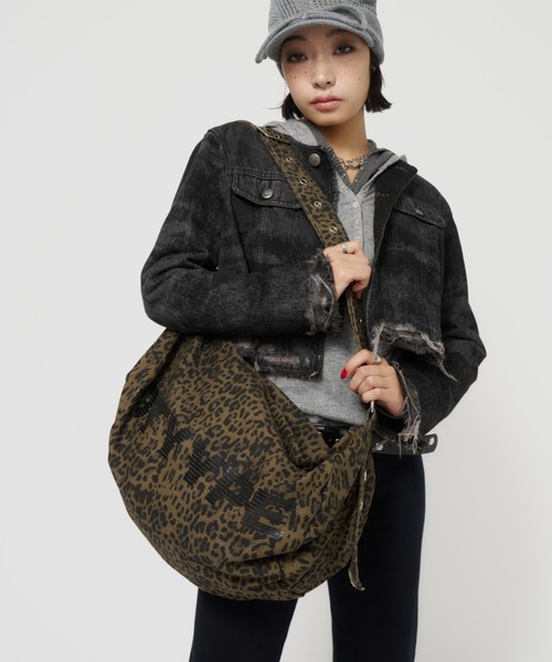 DTYYPE（ドタイプ） ショルダーバッグ バッグ ロゴ入りヴィンテージ風