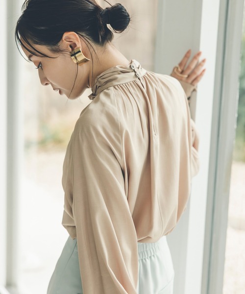 anuans（アニュアンス） ブラウス シャツ クロスネックボリューム