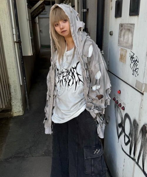 REFLEM（レフレム） tシャツ 「REFLEM/レフレム」チェーン付き顔料加工