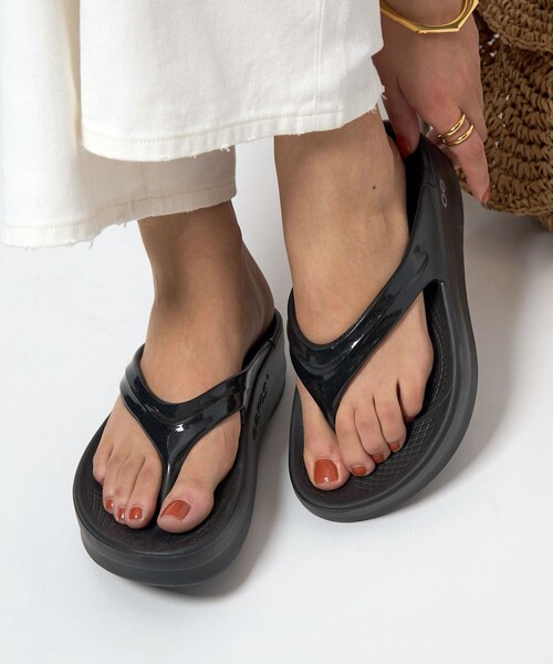 OOFOS（ウーフォス） サンダル 「OOFOS」OOmega プラットフォーム