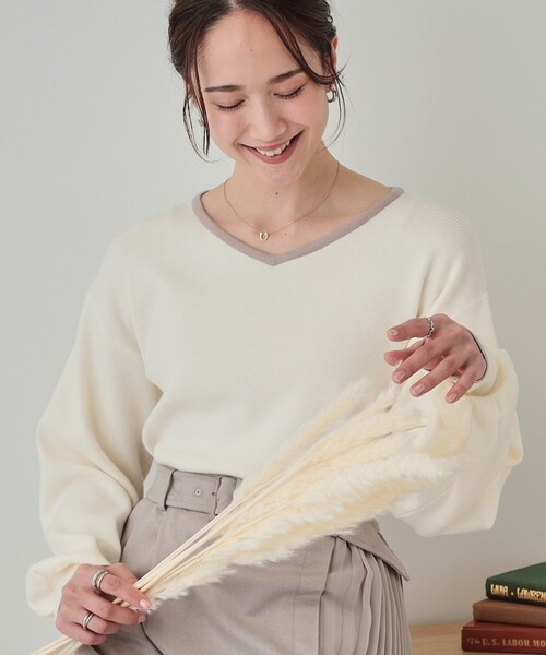 ☆PINORE☆新品未使用☆38size☆お袖デザイン☆Vネック ニット PINORE