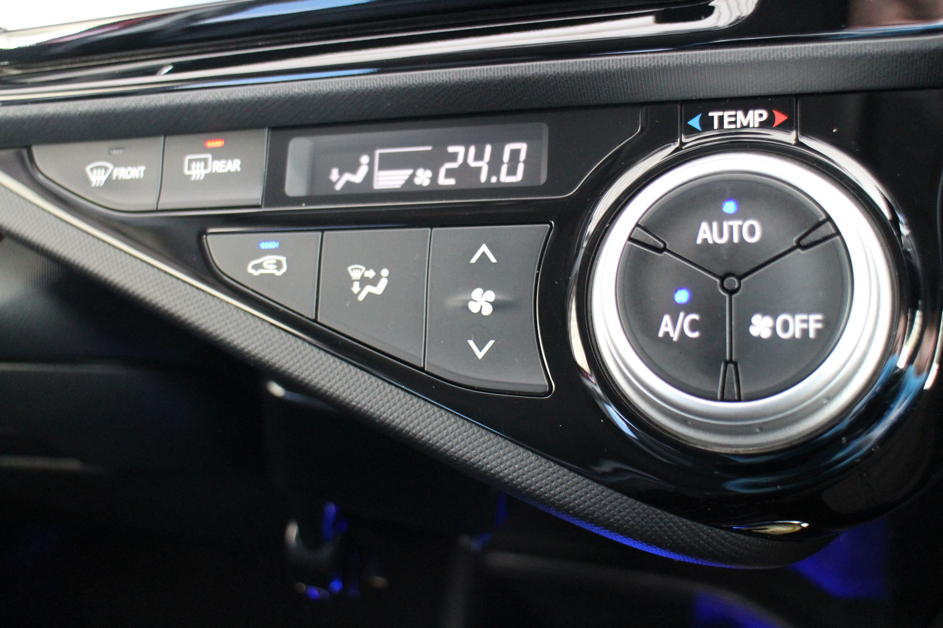 アクア エアコンパネルLED打ち替え | 株式会社 ガレージSD