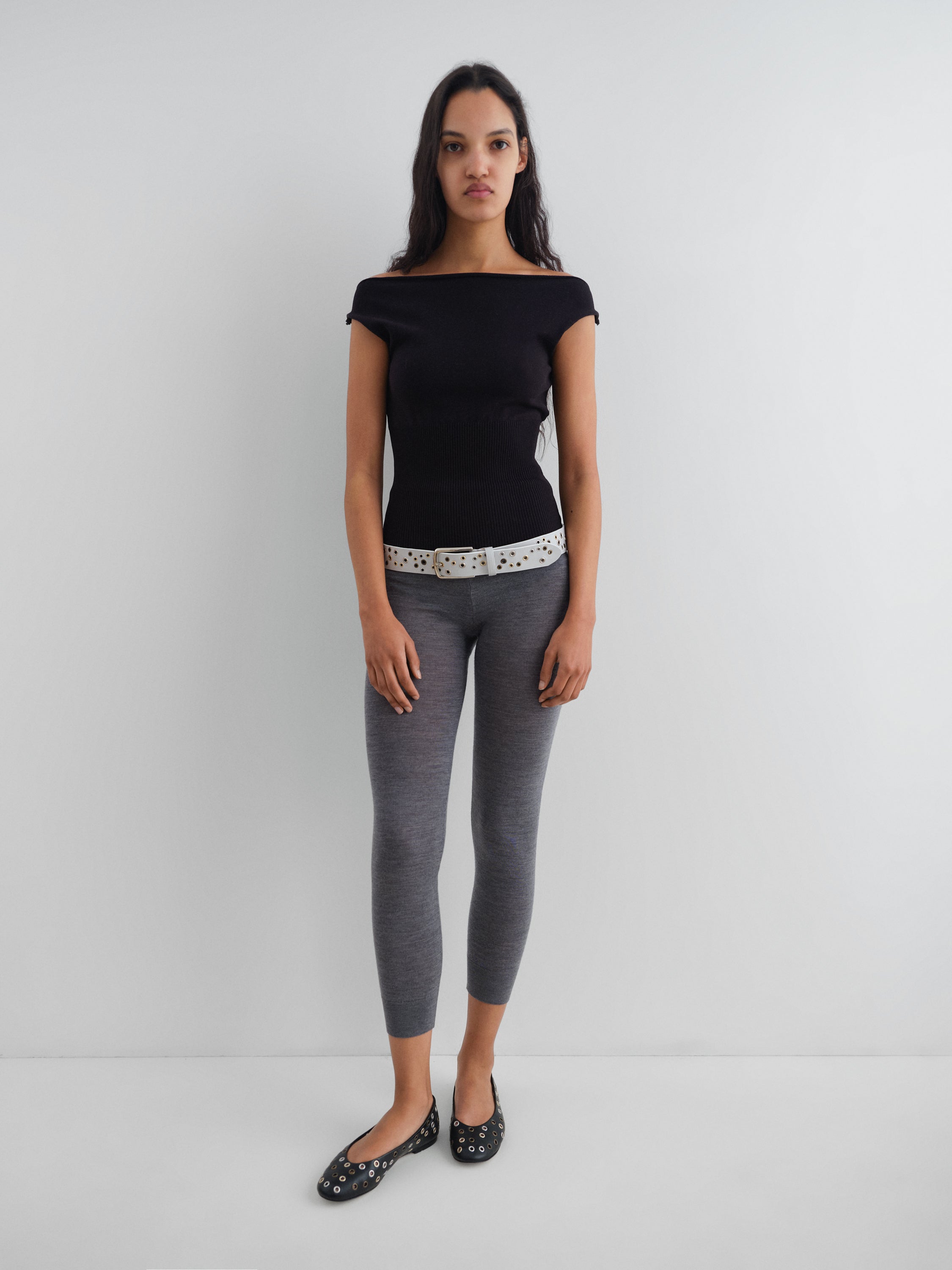 Black off-the-shoulder knit top for women with cap sleeves – Gimaguas