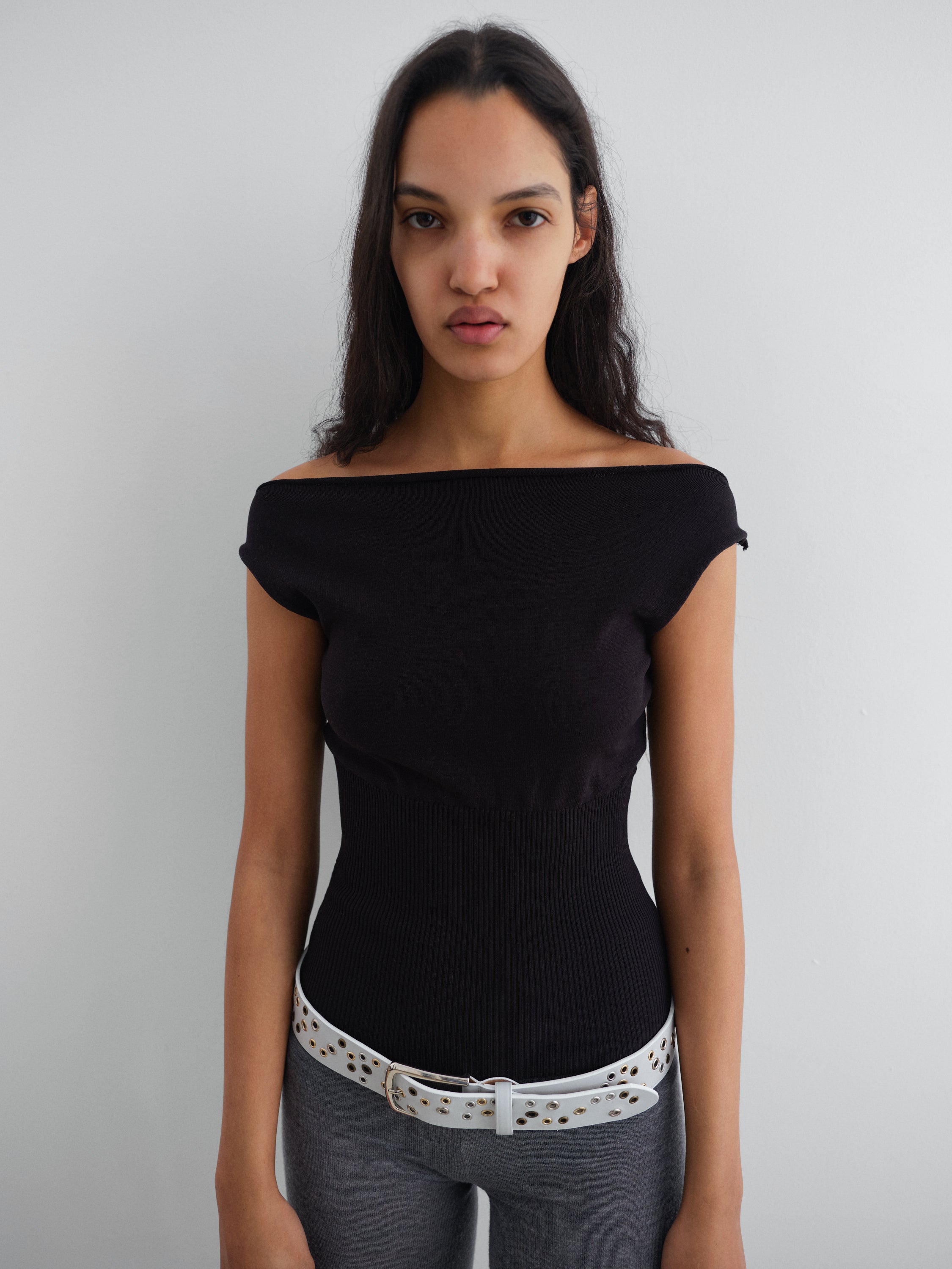 Black off-the-shoulder knit top for women with cap sleeves – Gimaguas